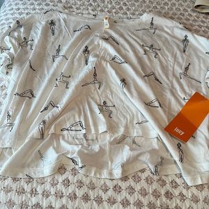 Lucy cute boxy roomy light yoga print tshirt NWT L